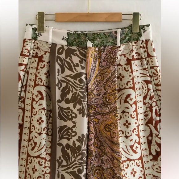 Slimming Two Piece Handkerchief Chill
BOUTIQUE
$169 - Picture 5 of 11